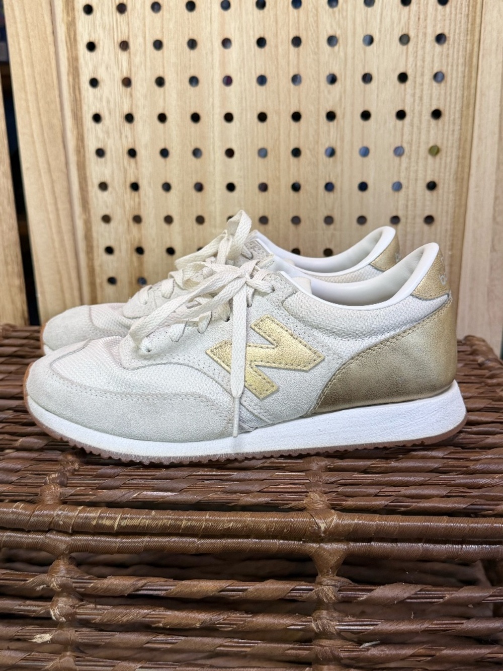 New Balance x J.Crew 620 Sneakers Ivory Gold Metallic Womens Size 5.5 Sold Out